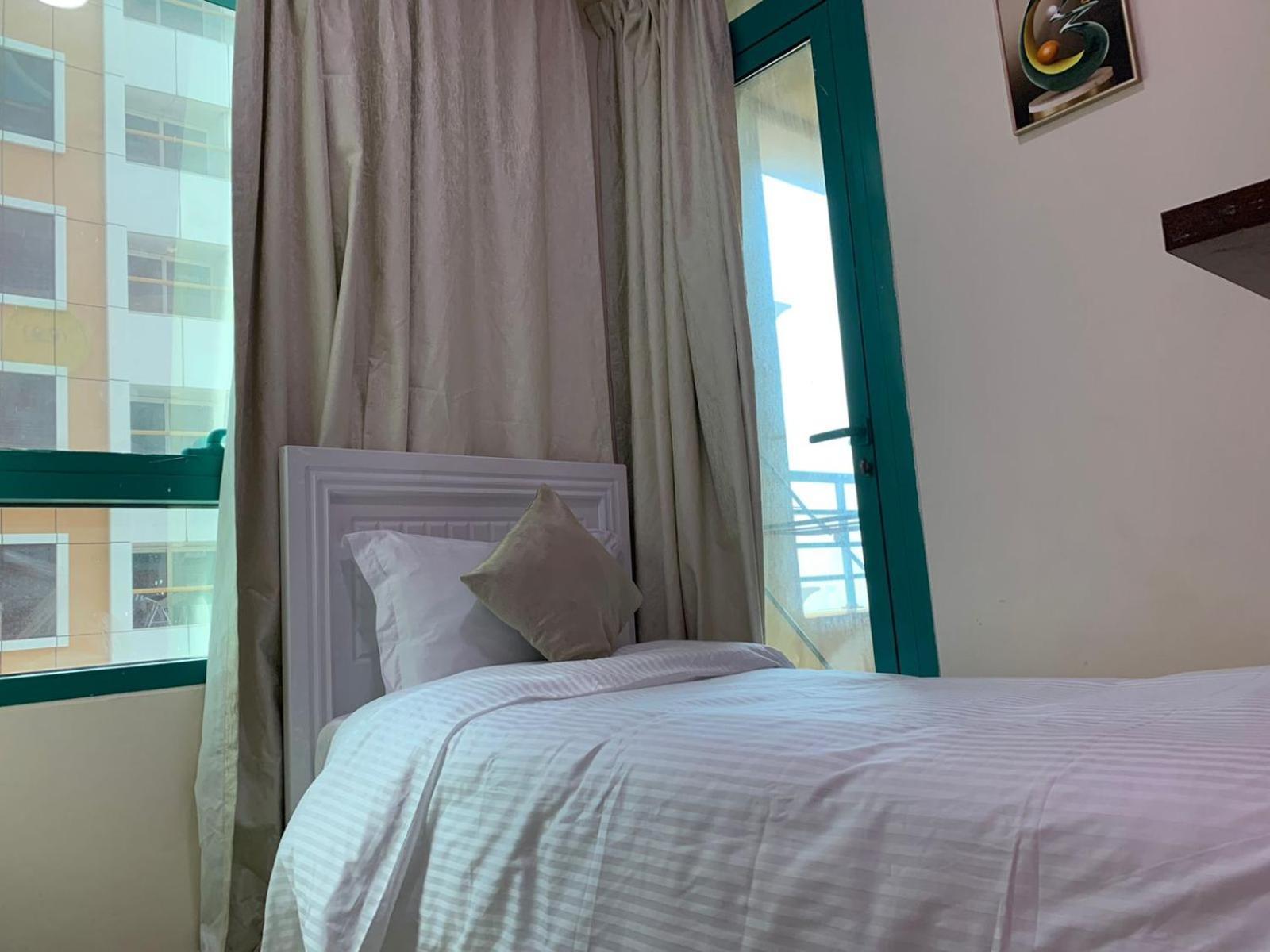 Nice Single Rooms For "Girls" Only In Dubai, Marina Εξωτερικό φωτογραφία